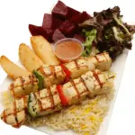 2 Brochettes de poulet / 2 Chicken Skewers